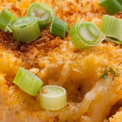 baked macaroni and cheese with chicken and scallions