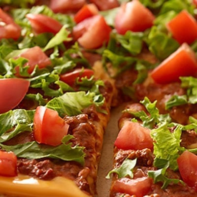 chili pizza with lettuce and tomato