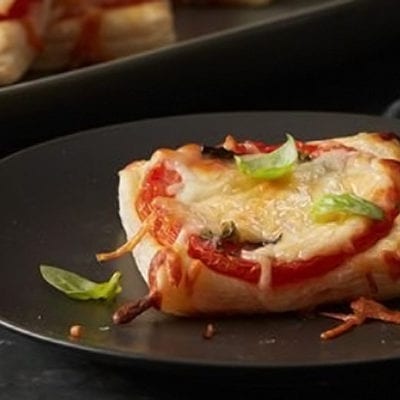 mini margherita pizza on puff pastry