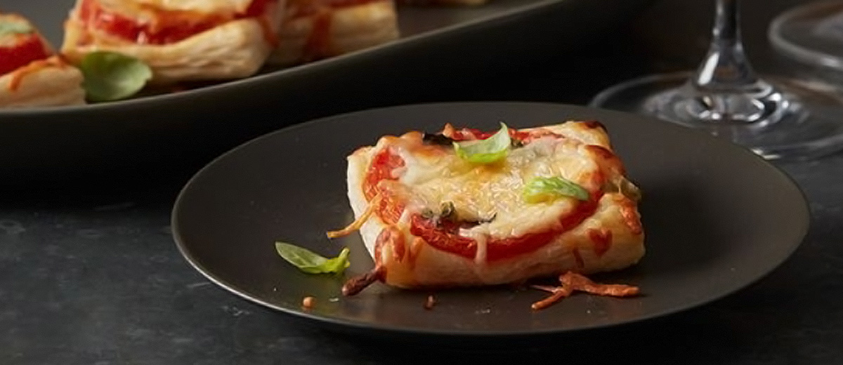 mini margherita pizza on puff pastry