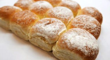 dinner rolls dusted with flour