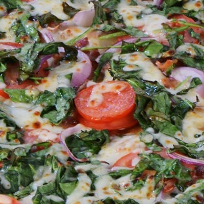 spinach with tomato pizza